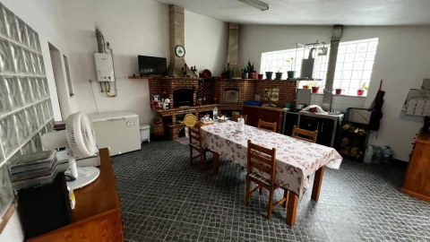 Moradia T4 para Venda em Brasfemes