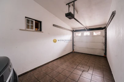 Moradia T4 para Venda em Brasfemes