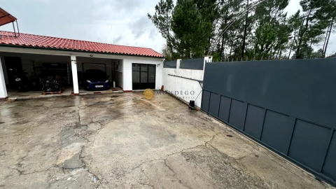 Moradia T4 para Venda em Trouxemil e Torre de Vilela