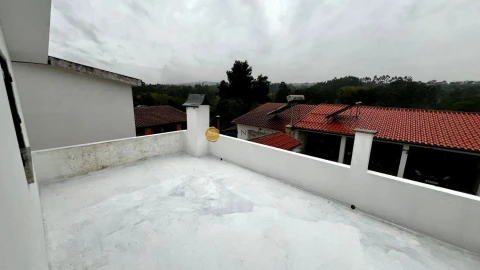 Moradia T4 para Venda em Trouxemil e Torre de Vilela