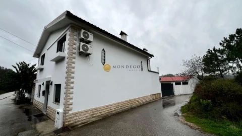 Moradia T4 para Venda em Trouxemil e Torre de Vilela