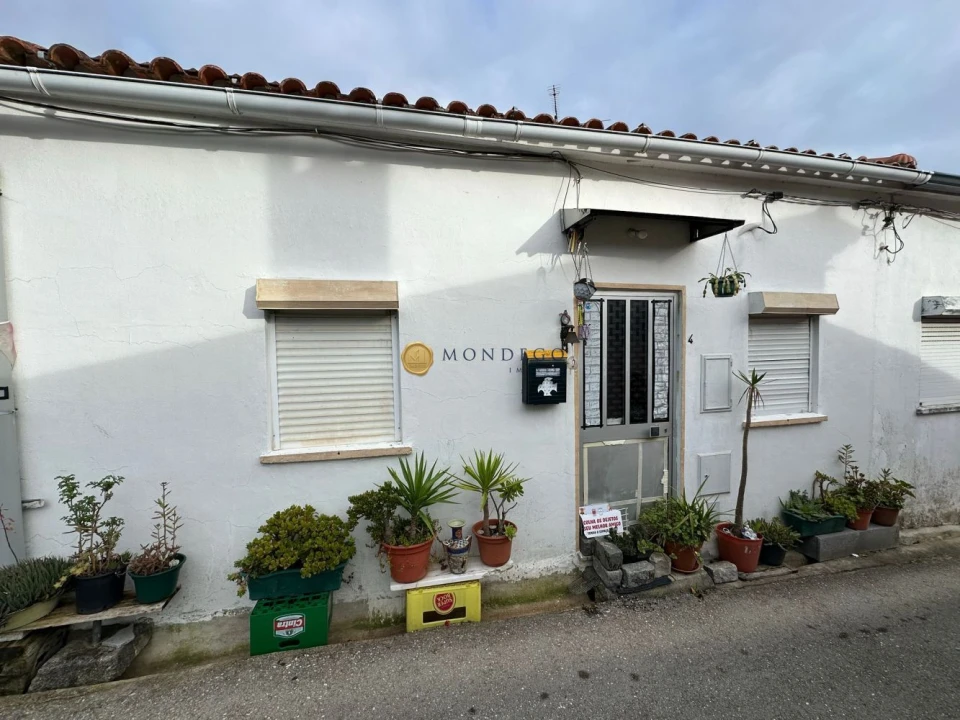 Moradia T2 para Venda em Trouxemil e Torre de Vilela Foto 1