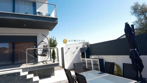 Moradia T4 para Venda em Azeitão (São Lourenço e São Simão)