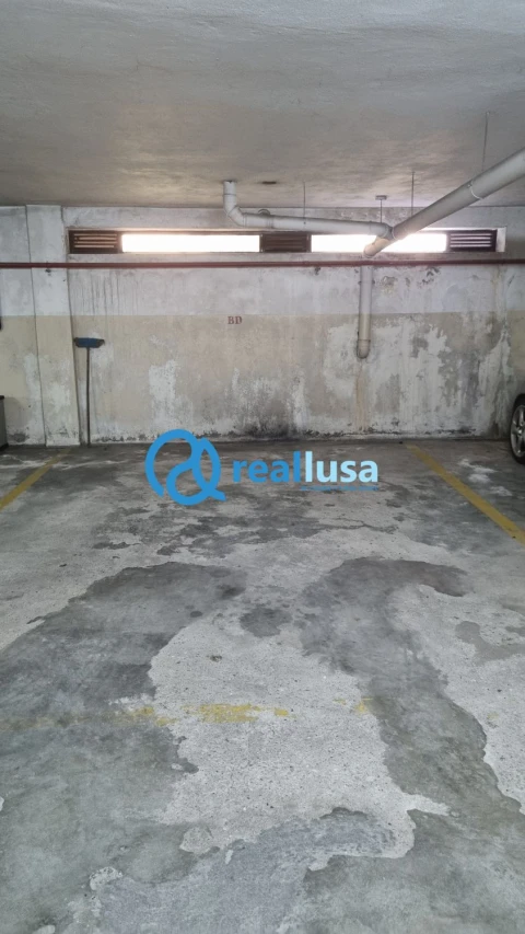 Garagem para Venda em São Felix da Marinha