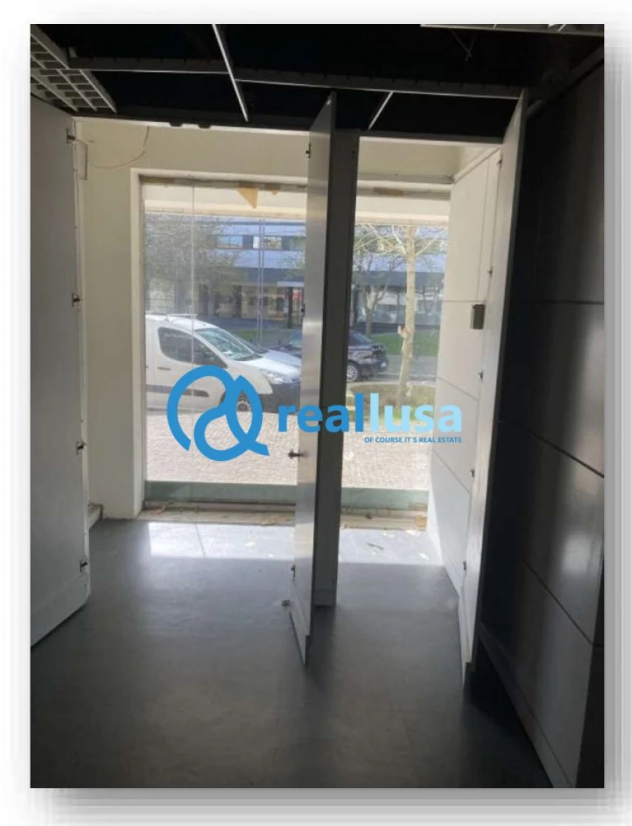 Loja para Venda em Cidade da Maia Foto 4