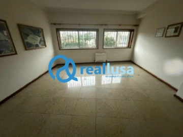 Loja para Venda em Escapães