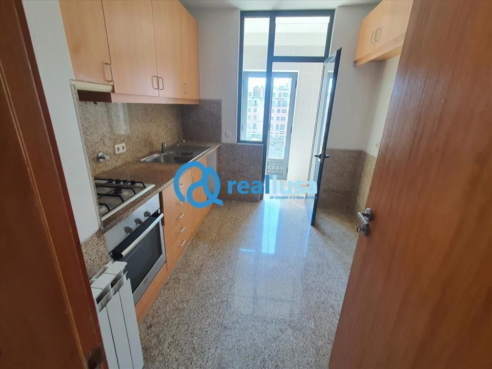 Apartamento T4 para Venda em Oliveira do Douro Foto 4