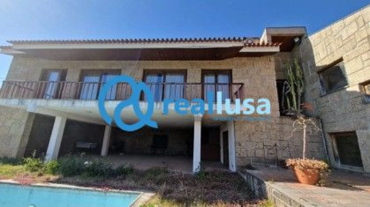 Moradia T8 para Venda em Azurem Foto 1