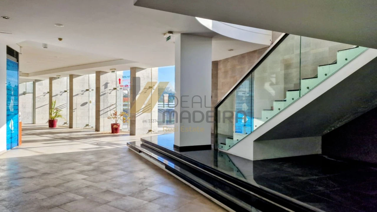 Loja para Arrendamento em Santa Cruz Foto 1