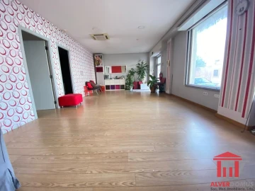 Loja para Arrendamento em Santa Clara