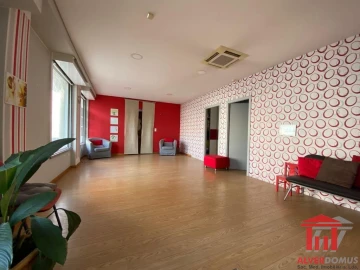 Loja para Arrendamento em Santa Clara