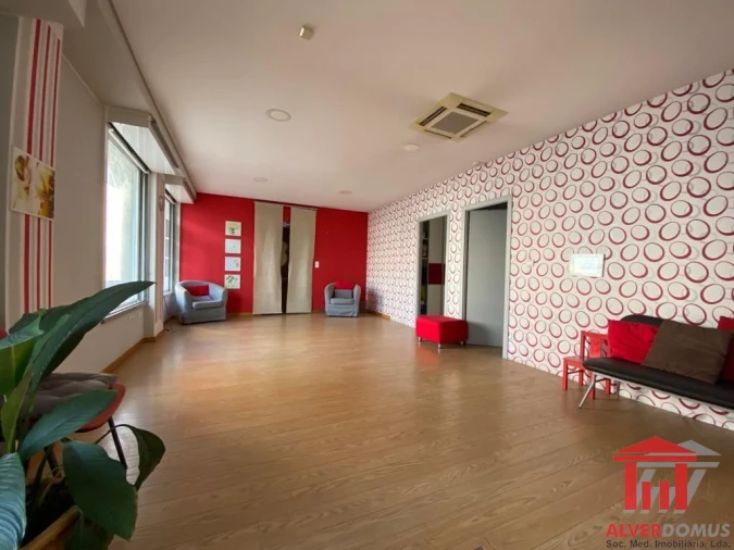 Loja para Arrendamento em Santa Clara Foto 3