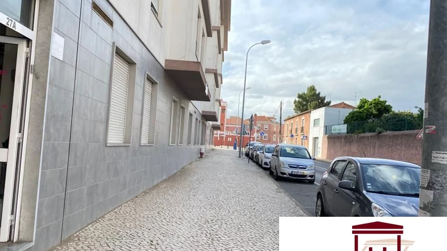 Loja para Arrendamento em Santa Clara