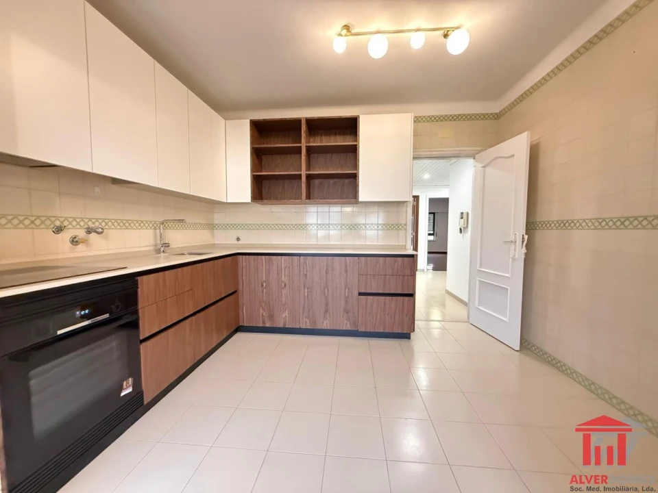 Apartamento T2 para Venda em Alcabideche Foto 3