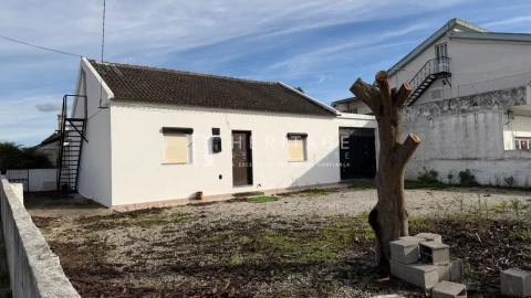 Moradia T2 para Venda em Fernao Ferro