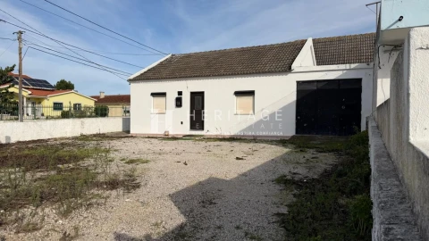 Moradia T2 para Venda em Fernao Ferro