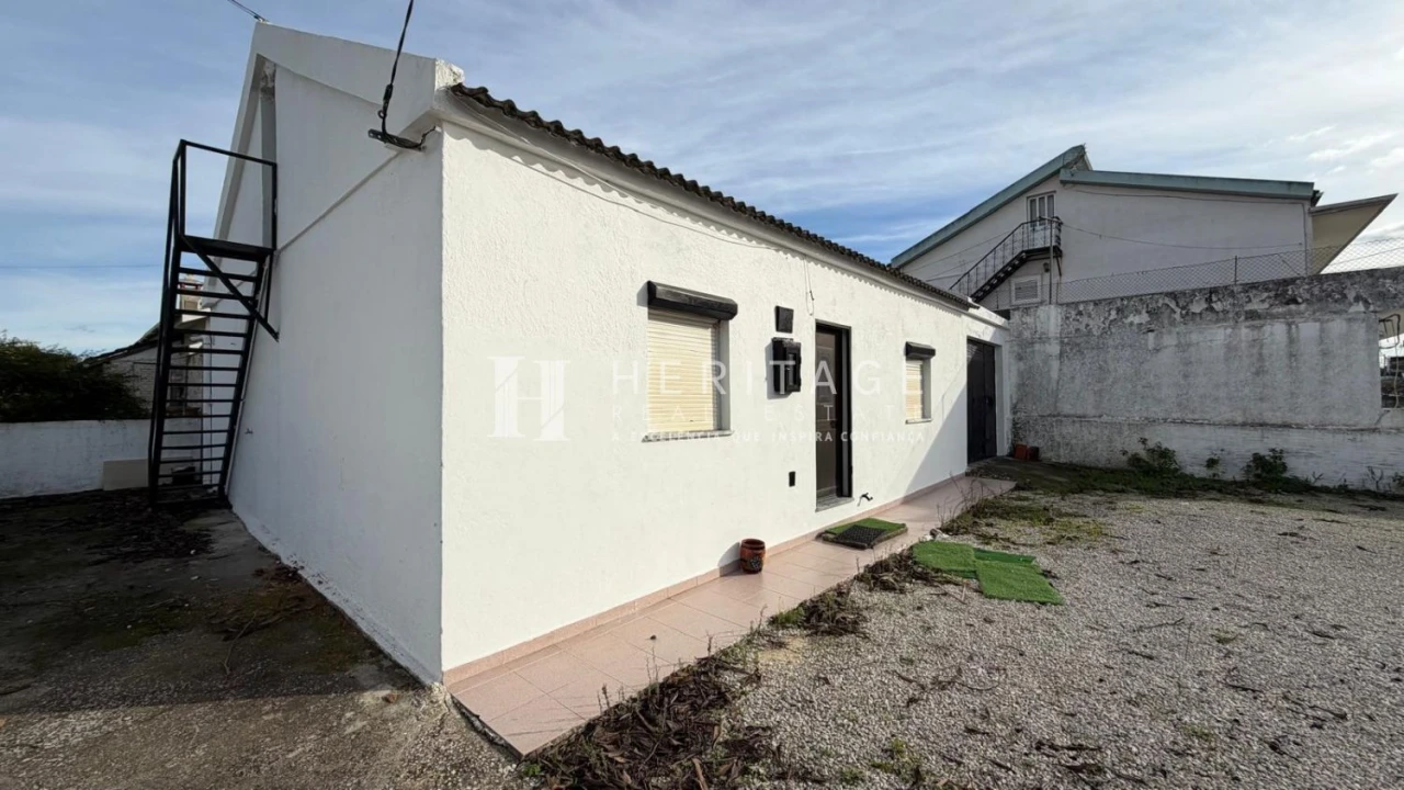 Moradia T2 para Venda em Fernao Ferro Foto 4