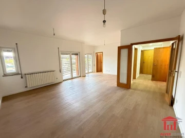 Apartamento T3 para Venda em São Domingos de Benfica