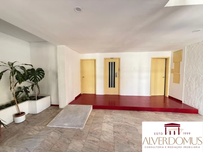Apartamento T4 para Venda em Olivais Foto 28
