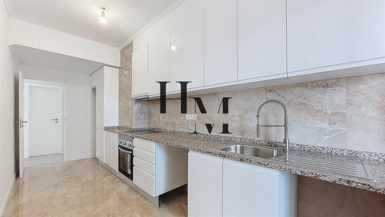 Apartamento T3 para Venda em Portimão Foto 2