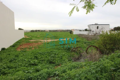 Terreno para Venda em Conceição e Estoi
