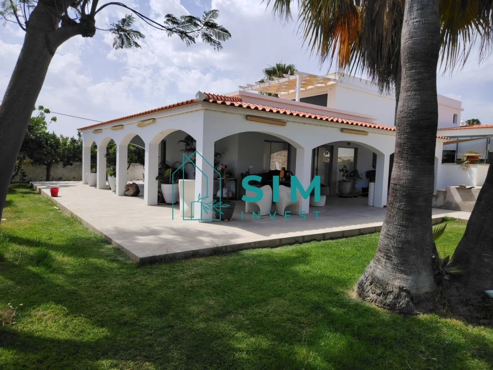 Moradia T4 para Venda em Quelfes Foto 1