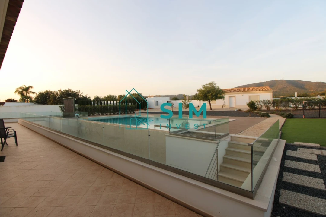 Moradia T3 para Venda em Quelfes Foto 1