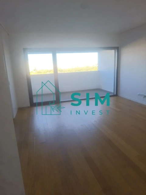 Apartamento T3 para Arrendamento em Faro (Sé e São Pedro)