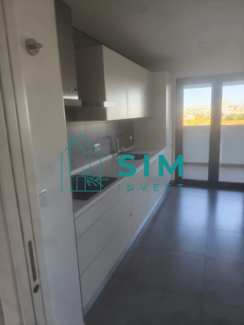 Apartamento T3 para Arrendamento em Faro (Sé e São Pedro)