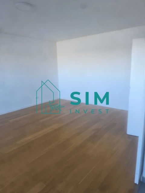 Apartamento T3 para Arrendamento em Faro (Sé e São Pedro)