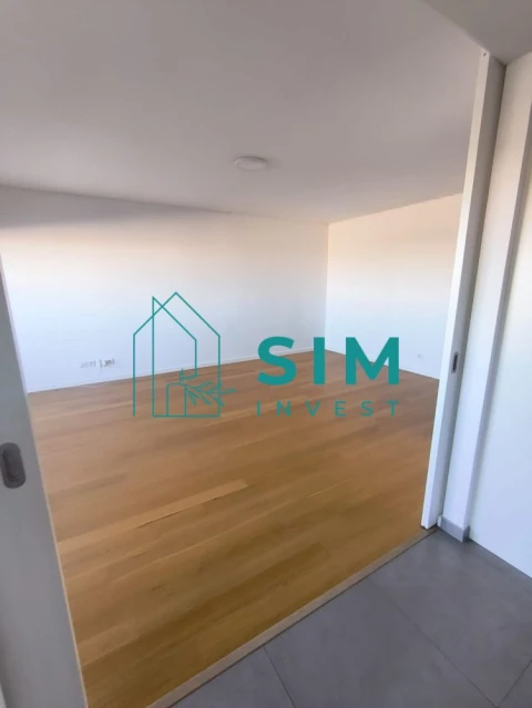 Apartamento T3 para Arrendamento em Faro (Sé e São Pedro)