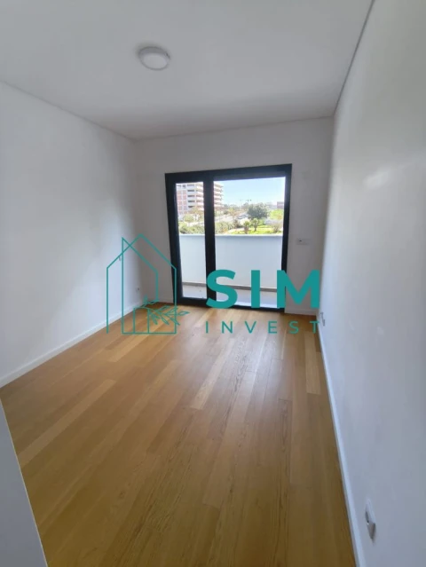 Apartamento T3 para Arrendamento em Faro (Sé e São Pedro)