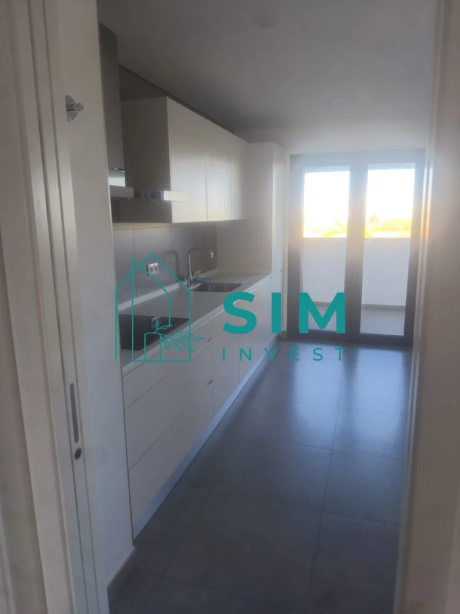 Apartamento T3 para Arrendamento em Faro (Sé e São Pedro) Foto 8