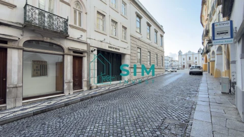 Loja para Venda em Évora (São Mamede, Sé, São Pedro e Santo Antão)