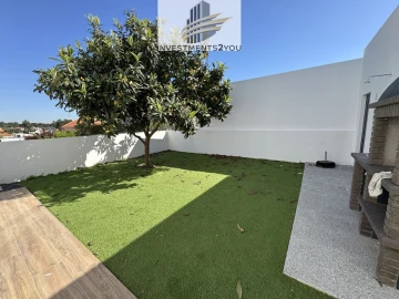 Moradia T4 para Venda em Corroios