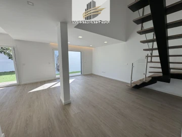 Moradia T4 para Venda em Corroios