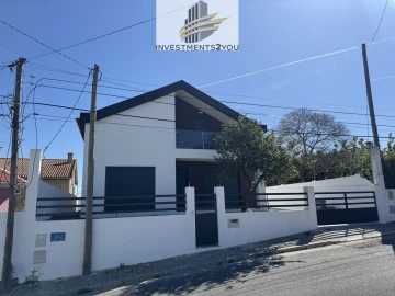 Moradia T4 para Venda em Corroios