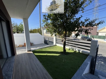 Moradia T4 para Venda em Corroios