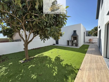 Moradia T4 para Venda em Corroios