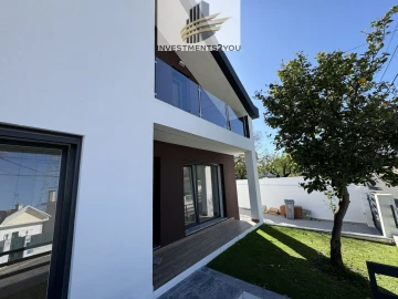 Moradia T4 para Venda em Corroios