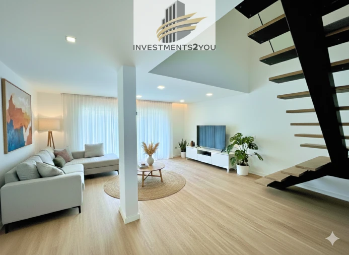 Moradia T4 para Venda em Corroios Foto 10