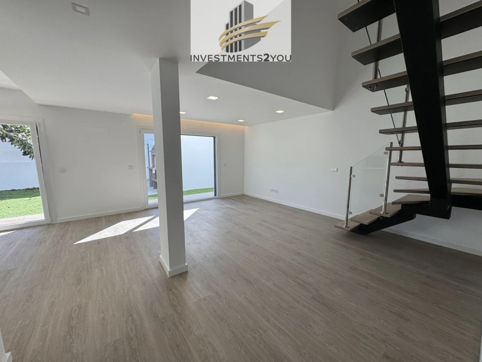 Moradia T4 para Venda em Corroios Foto 21