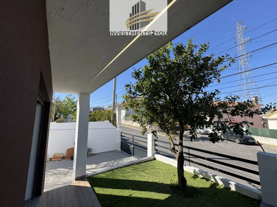 Moradia T4 para Venda em Corroios Foto 36