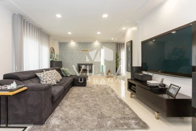 Moradia T4 para Venda em Corroios