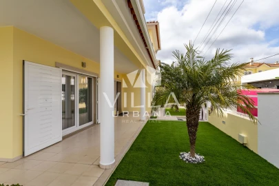 Moradia T4 para Venda em Corroios