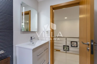 Moradia T4 para Venda em Corroios