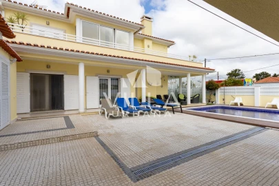 Moradia T4 para Venda em Corroios