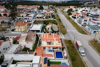 Moradia T4 para Venda em Corroios