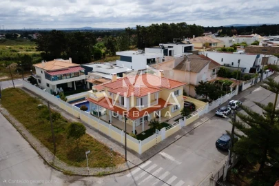 Moradia T4 para Venda em Corroios