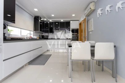 Moradia T4 para Venda em Corroios